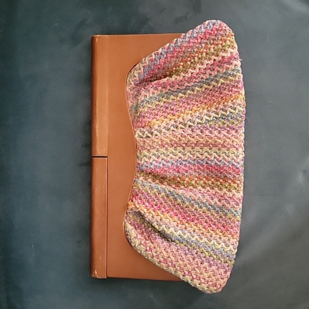 URBAN Expressions vegan clutch